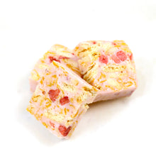 Load image into Gallery viewer, Snowbits Treats Strawberry (32 PCS)
