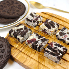 Load image into Gallery viewer, Snowbits Treats with Oreo (8 PCS)
