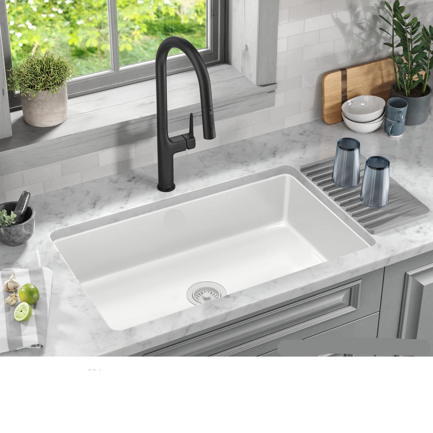 Pintura 32-inch Porcelain Enameled Steel Undermount Single Bowl Kitchen Sink in White